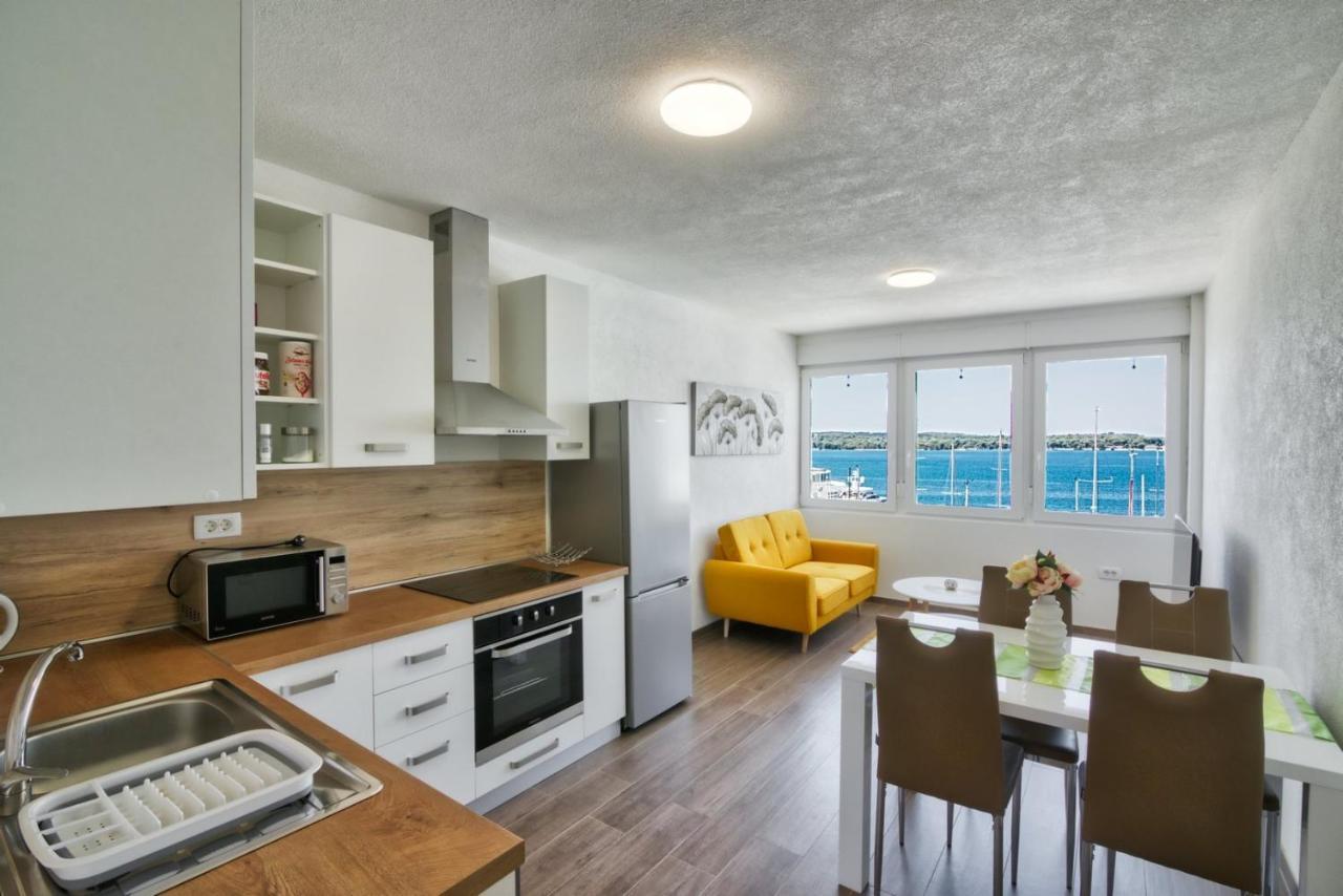 Apartment Marina With Sea View PUY 외부 사진