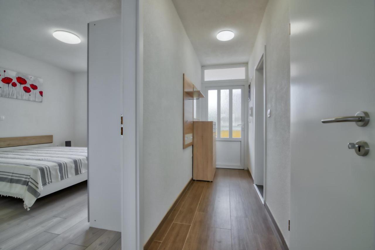 Apartment Marina With Sea View PUY 외부 사진
