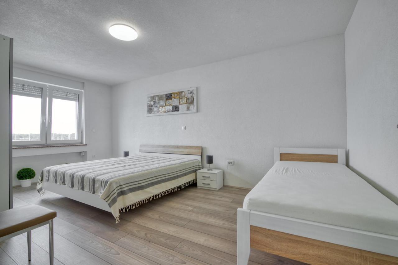 Apartment Marina With Sea View PUY 외부 사진