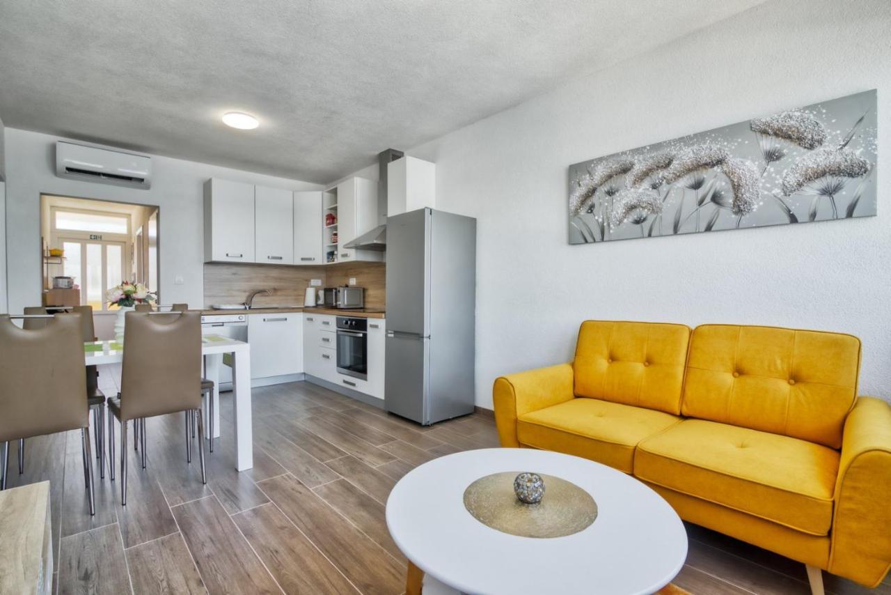 Apartment Marina With Sea View PUY 외부 사진